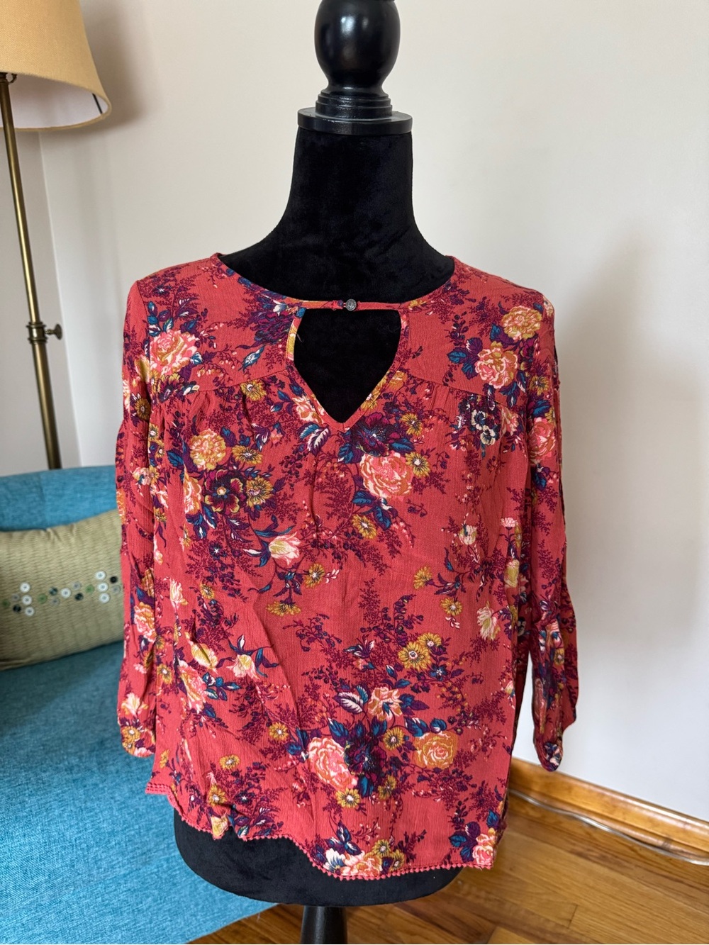 American Eagle Outfitters Floral Keyhole Blouse